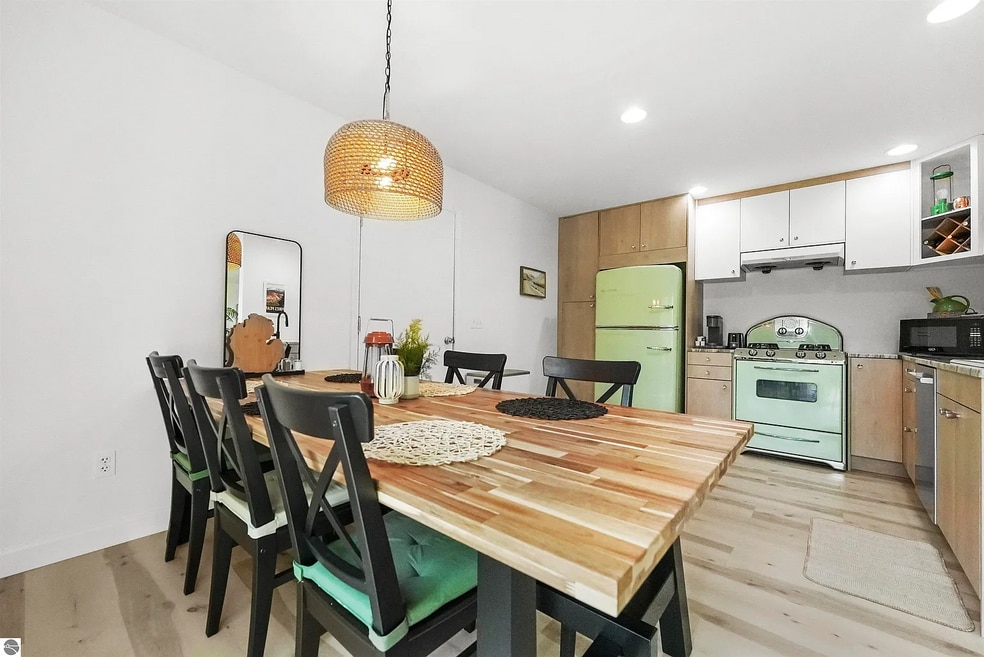 800 Boardman Acre Dr, Traverse City, MI 49686 - photo 1