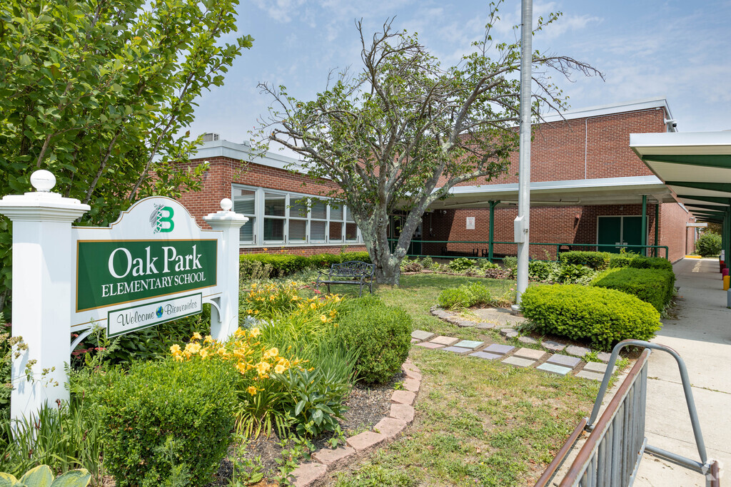 Oak Park Elementary School, Rankings & Reviews - Homes.com