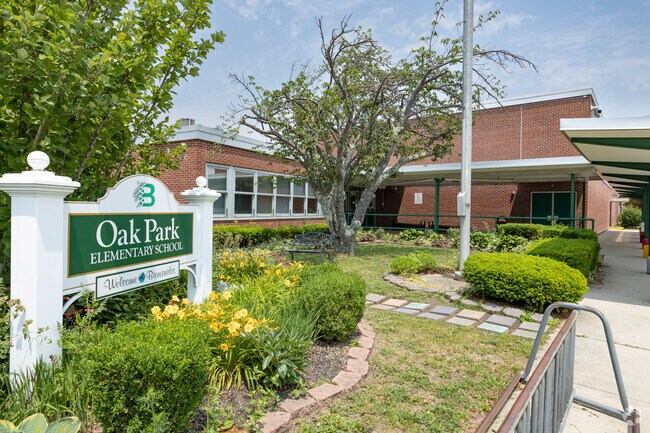 Oak Park Elementary School in Brentwood, NY serves students in grades K-5.
