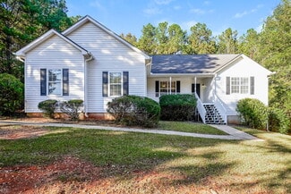 725 Grove Pointe Cir, Locust Grove, GA 30248