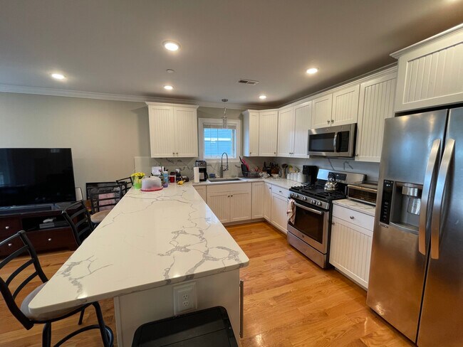 116 Holland St unit 2L, Somerville, MA 02144 - photo 4