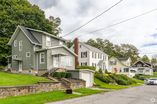 Rows of traditional style homes line the elevate side streets of the Oakland community.