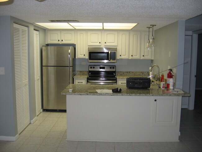 The Club at Treasure Island unit 504, Treasure Island, FL 33706 - photo 2