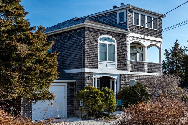 Waterview Homes In the Beavertail Neighborhood Have Views From Shingle-Sided Vantage Points