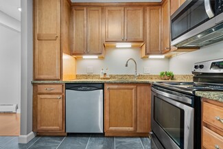 36 English Village Rd Unit 202, Manchester, NH 03102