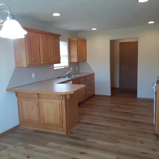 4475 W Nicholas St, Springfield, MO 65802 - photo 6