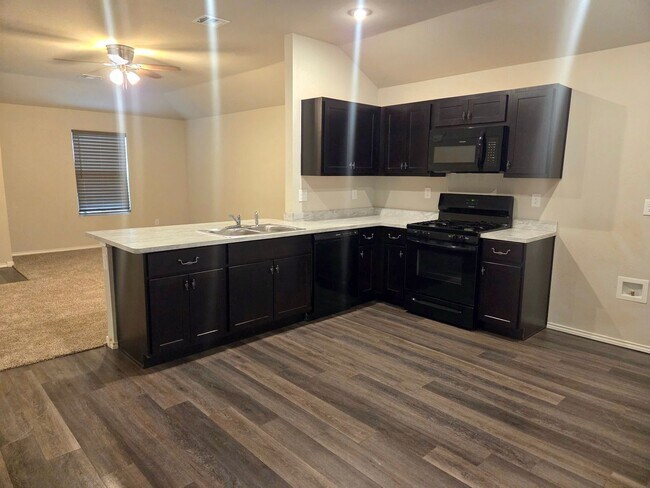 9704 Saddle Dr, Yukon, OK 73099 - photo 7