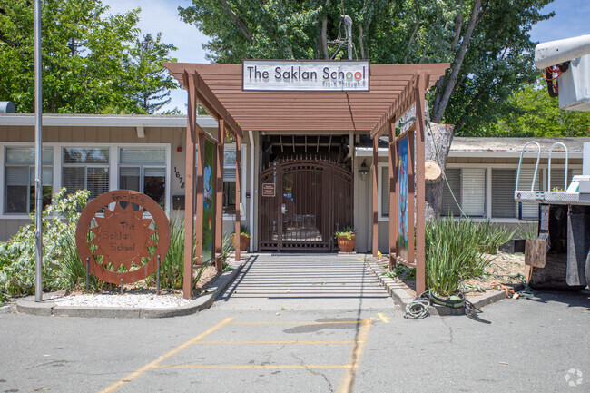 The Saklan School is an independent pre-k, elementary, and middle school.