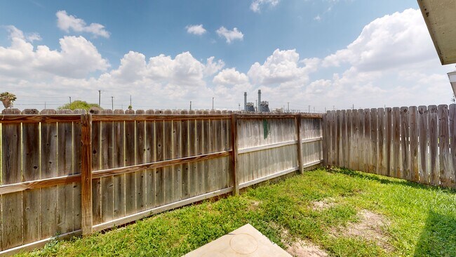 2021 Stardust Ln unit 4, Edinburg, TX 78541 - photo 2