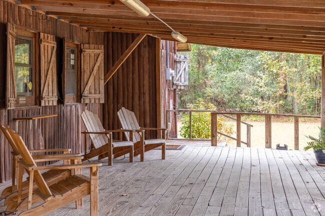 Chowenwaw Park has a park community house with spacious terrace.