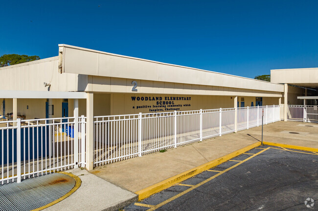 Woodlawn Elementary has a student-teacher ratio of 16 to 1.