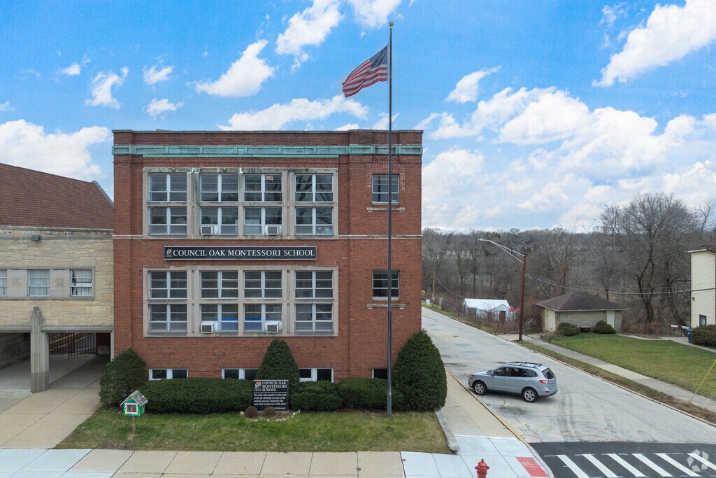 Courses in Reading, Writing, and Literature are available at Council Oak Montessori School.