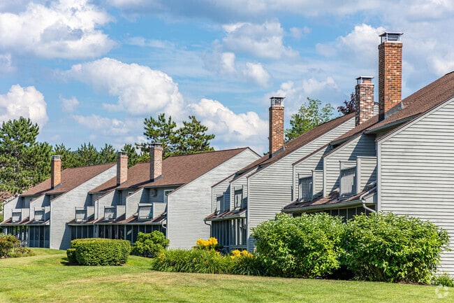 You can find perfect vacation condos in Gilford, NH.