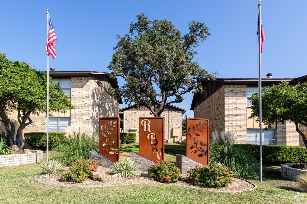 Redbird Village Apartments 803 Link Dr, Duncanville, TX
