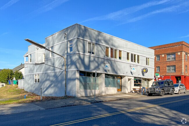 Local retail on Belmont has easy street parking.