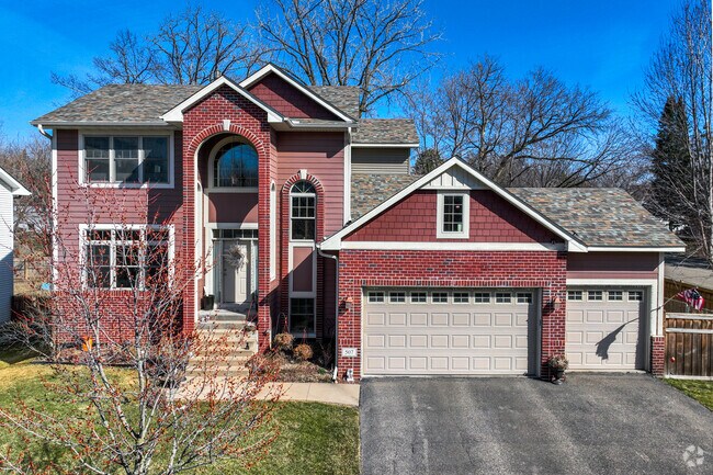 Expect to find Mansion homes with multi-levels throughout the Oakdale residential area.