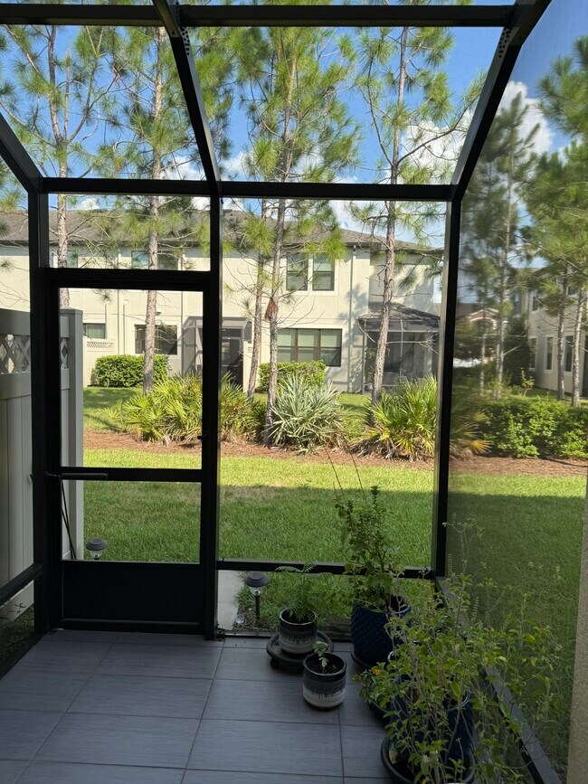 30086 Southwell Ln, Wesley Chapel, FL 33543 - photo 4