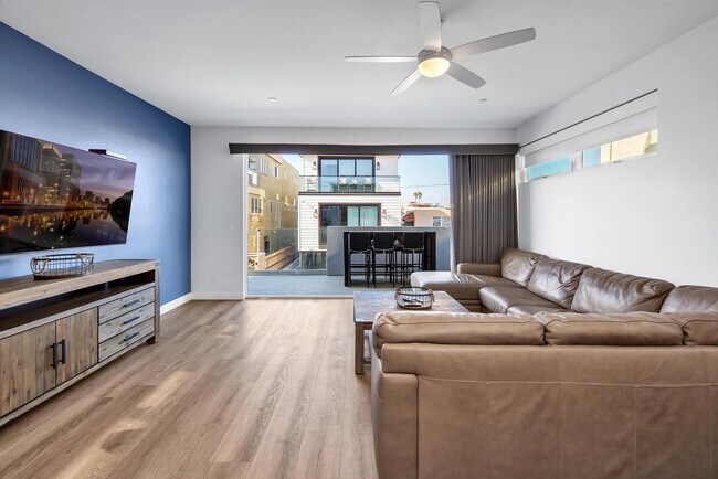 717-21 Island Ct unit FL2-ID1038981P, San Diego, CA 92109 - photo 5