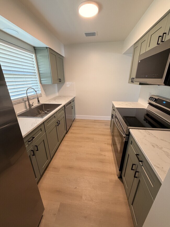 1925 Forked Creek Dr, Englewood, FL 34223 - photo 5