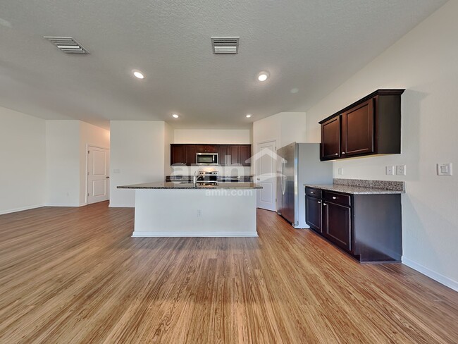 8718 Layalie Way, Gibsonton, FL 33534 - photo 4