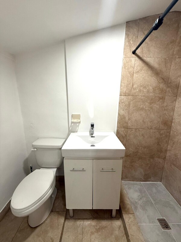 1150 W 28th St unit EFFICIENCY REAR LEFT, Hialeah, FL 33010 - photo 5