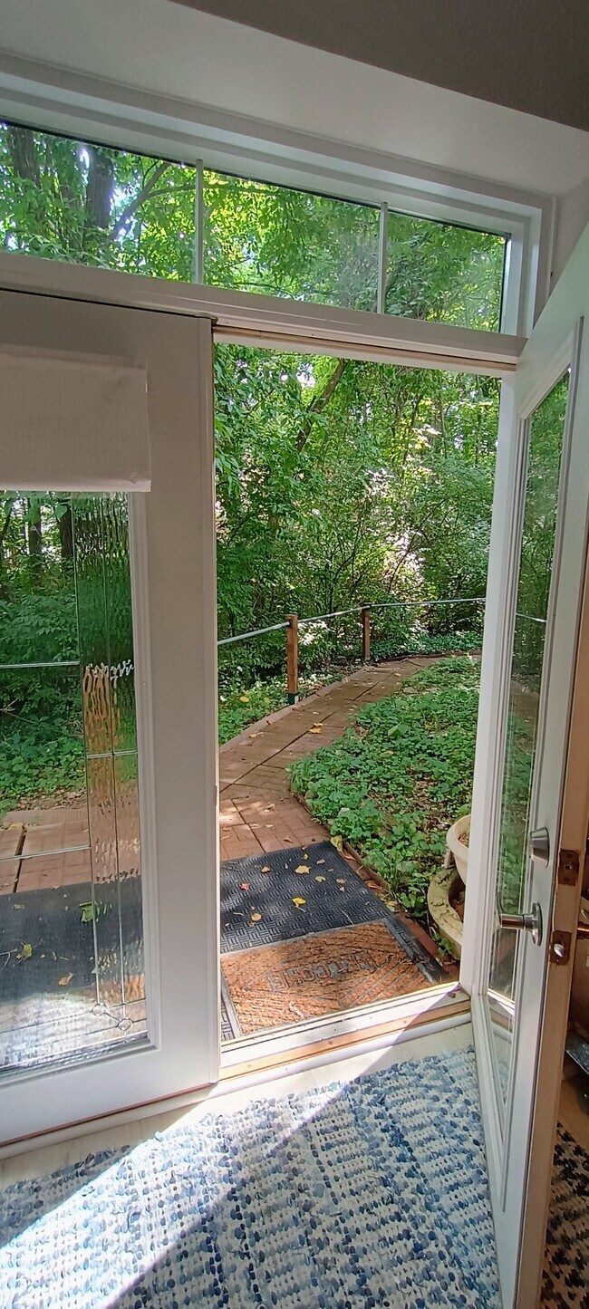 906 Bitterfield Dr unit Executive furnished, Ballwin, MO 63011 - photo 4