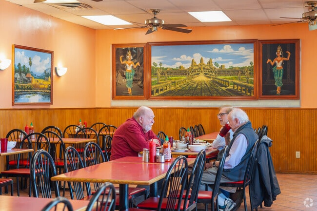 Cheng Heng Restaurant has been a Frogtown local favorite and is recognized by a lot of MN Press.