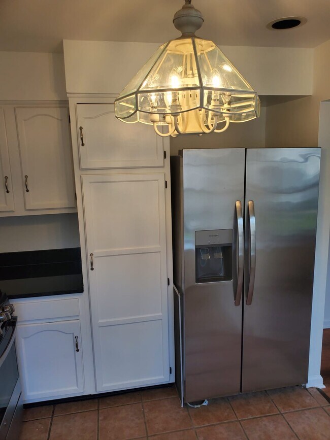 551 Clubhouse Ct, Union, NJ 07083