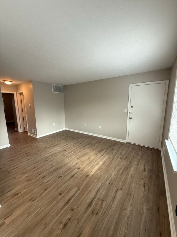 2055 Peabody Ln unit 3, Louisville, KY 40218 - photo 2