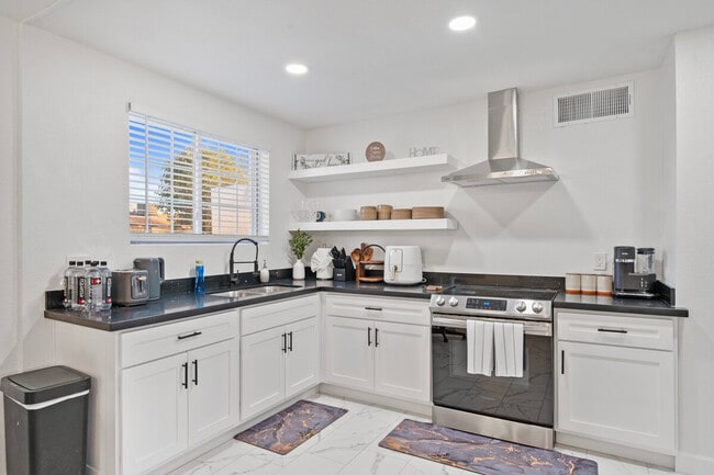 3023 N 40th Ln unit ID1244329P, Phoenix, AZ 85019 - photo 6