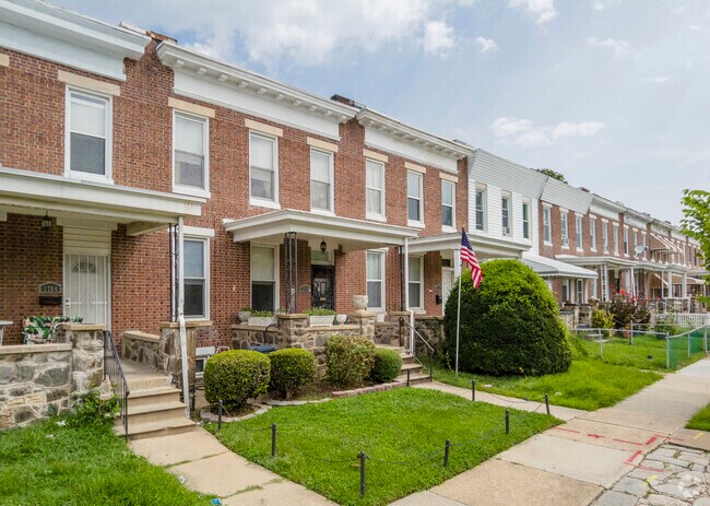 Many homes in CHM have small front lawns.