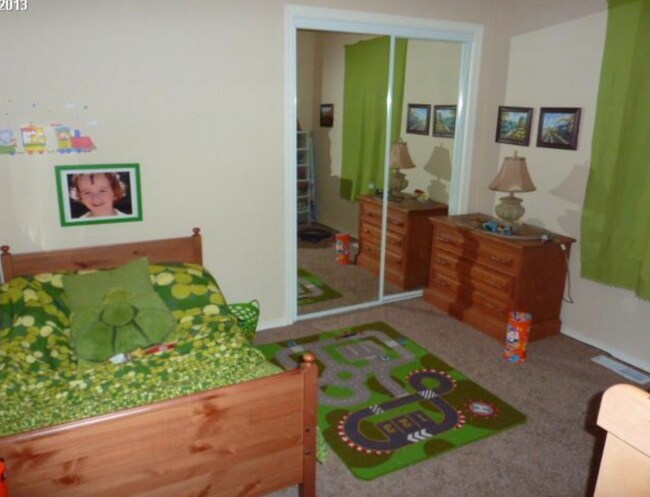 12545 SE Clinton Ct, Portland, OR 97236 - photo 6