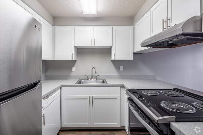 2BR, 2Ba -1000SF