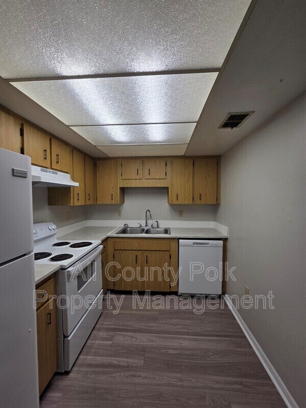 1644 Crystal Park Cir, Lakeland, FL 33801 - photo 6