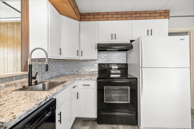 1515 Longwood Dr, Cleveland, OH 44124 - photo 5