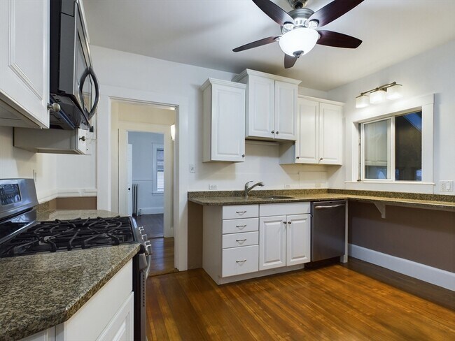 25 Rowe St unit 1, Auburndale, MA 02466 - photo 7