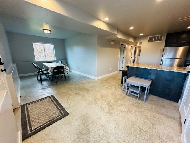 583 N 400 E unit B, Pleasant Grove, UT 84062 - photo 7