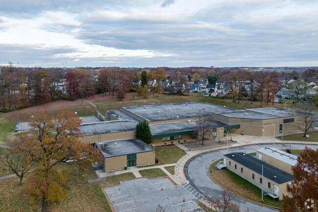 Fullerton Elementary School serves students in Pre-K through 5th grade.