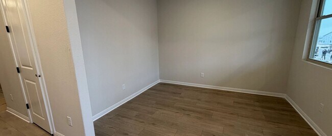 198 Crater Lake Dr, Dripping Springs, TX 78620 - photo 4