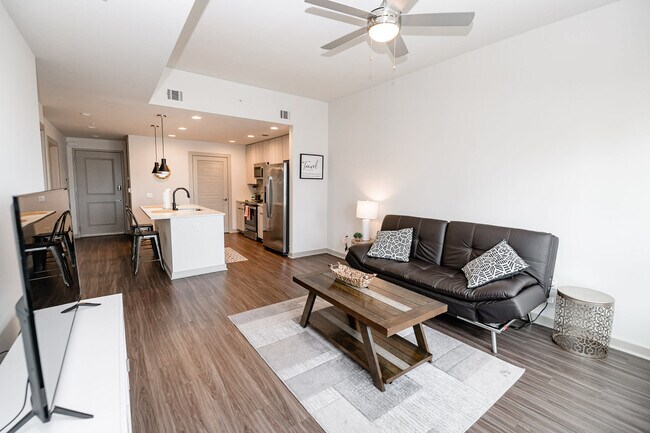 225 S Poplar St unit ID1013804P, Charlotte, NC 28202 - photo 3