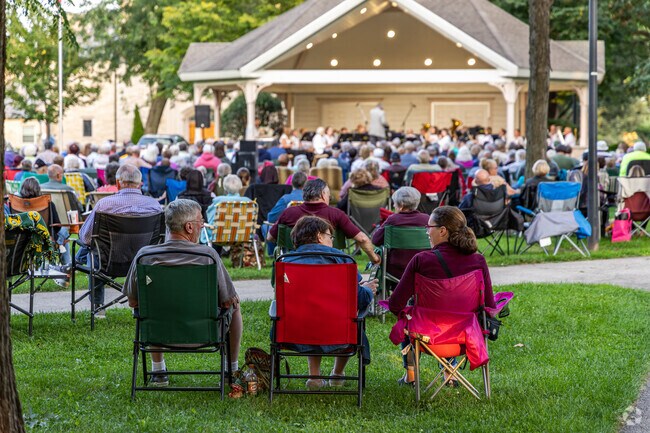 In the summer, you can hear live music every Wednesday at St. James Park, near Lake Largo.