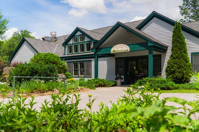 Known for their beautiful golf facilities, Green Mountain National is open to the public for all to enjoy.