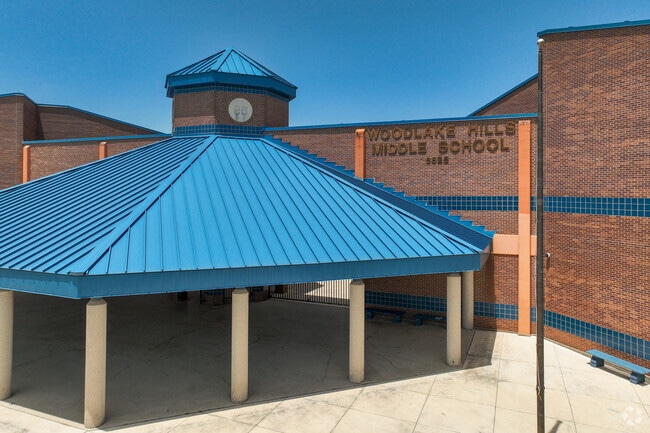 Enjoy learning in the inspiring atmosphere of Woodlake Hills Middle School.