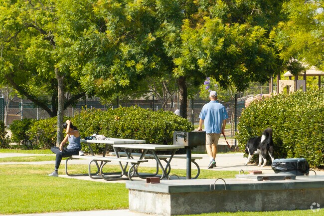 Glorietta Park, on the south side of the community, has walking paths.