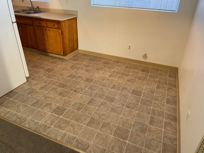 485 Mill St unit 1, Willits, CA 95490 - photo 4