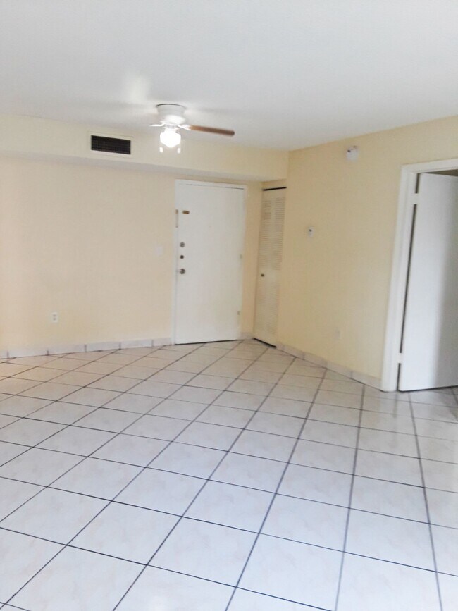 4841 NW 7th St unit 1094, Miami, FL 33126 - photo 6