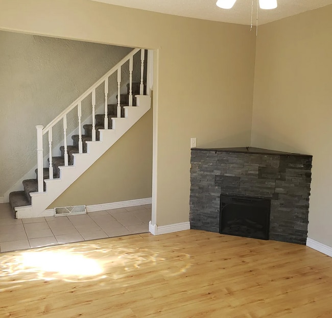 709 N Rowley St, Mitchell, SD 57301 - photo 3