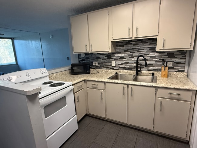 111 Kahului Beach Rd unit C-103, Kahului, HI 96732 - photo 2