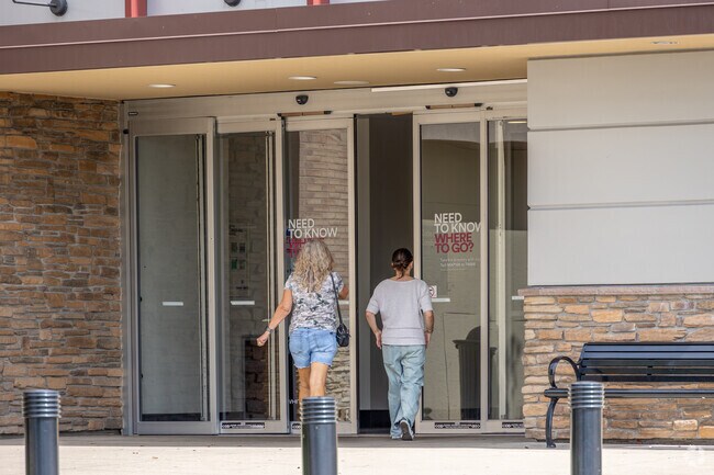 Springfield Malls near Historic West Side offer many stores and shops for residents.