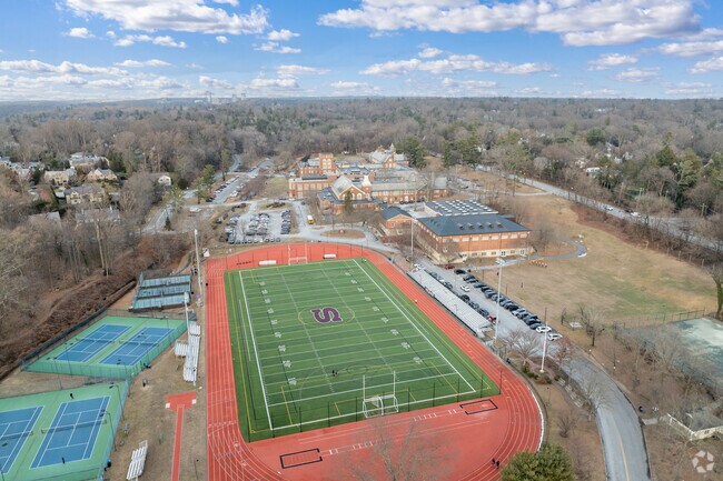 Scarsdale Senior High School prepares Edgewood students for college.